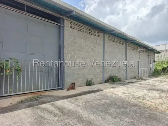 Diana Blanco Vende Cómodo Galpón En Cabudare, Ideal Para Actividades Comerciales, Logística O Manufactura.