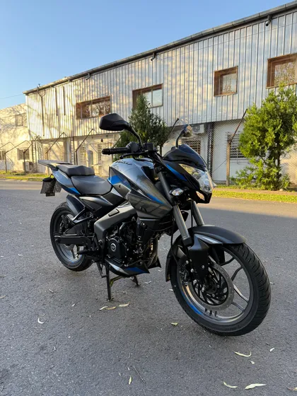 Rouser Ns 200