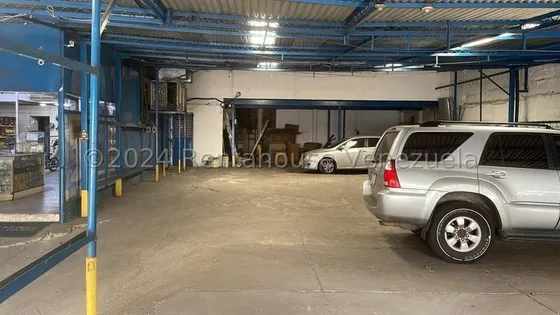 Excelente Local Comercial En Alquiler En Los Chaguaramos A Nivel De Calle - Mls#25-8057 - Jca