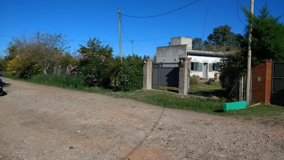 Casaquinta / Casa En Venta, Pocos Años, Amplio Lote, Arana, La Plata!