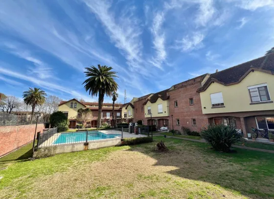 Tríplex En Venta En Barrio Village En San Miguel