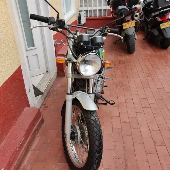 Moto En Perfecto Estado, Papeles Para Diciembre, Traspaso