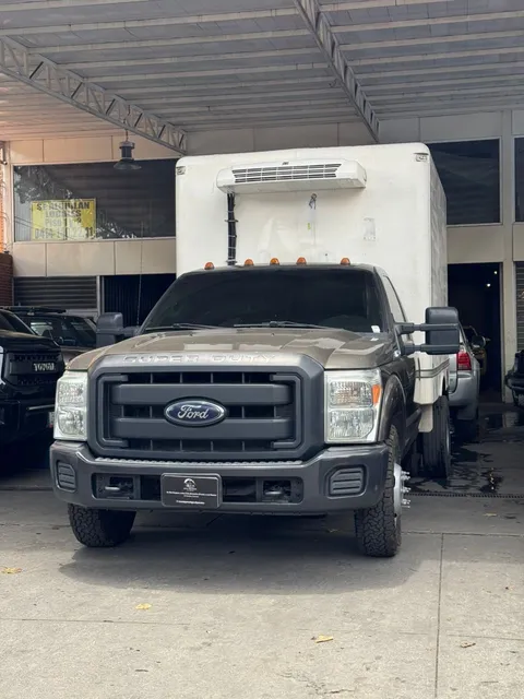 Ford Super Duty F350 4x2