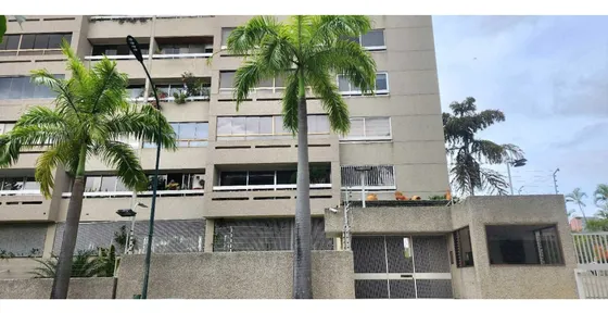 Se Alquila Apto.4h/3b/3p Amoblado. Valle Arriba.