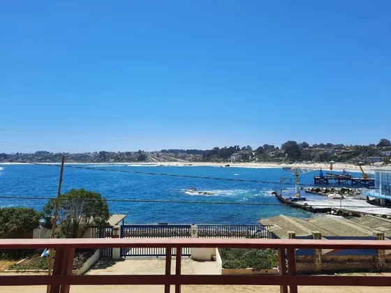 Venta De Casa Sector Comercial Frente Al Mar, El Quisco.