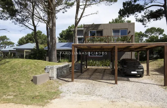 Casa De 4 Dormitorios En Venta En Pinar Del Faro, José Ignacio.