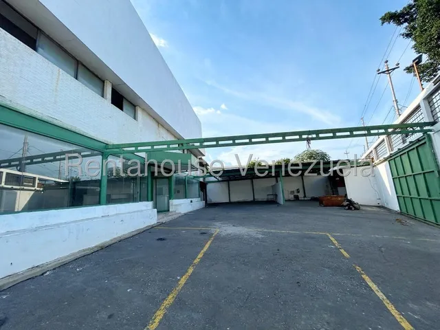 Jhanoski R Alquiler De Galpon En La Zona Indutrial Iii Barquisimeto Jrh S. Esta Comprendido Por 3794 Mts2 De Terreno Y 1397 Mts2 De Construccion (820 Mts2 De Nave Industrial)