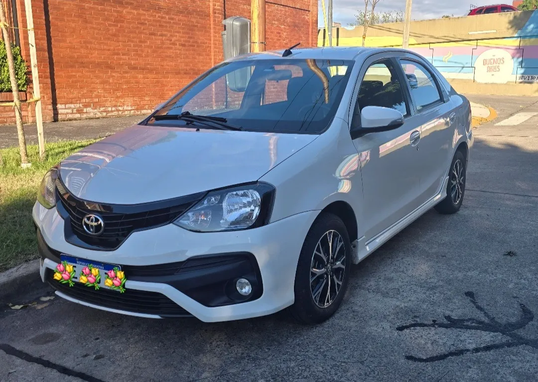Toyota Etios XLS