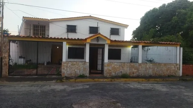 Casa En Venta Maracay Urb Los Overos La Encrucijada Res Agua Miel