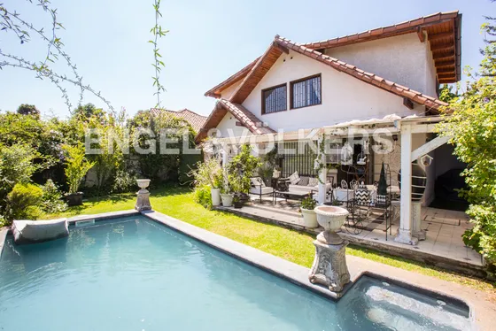 Casa En Venta, San Carlos De Apoquindo