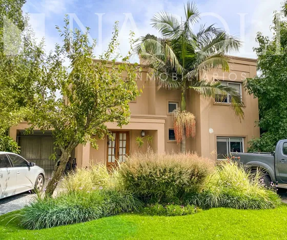 Casa En Venta En El Barrio El Rocío, Canning