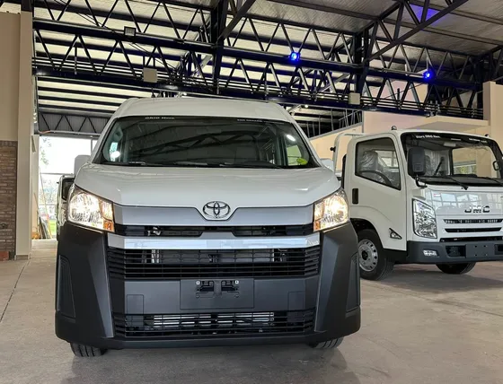 Toyota Hiace 2.8 Tdi Furgón 6at L2h2 3a 5p
