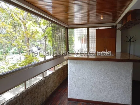 Se Vende Apartamento En Macaracuay En Calle Cerrada 25-23534