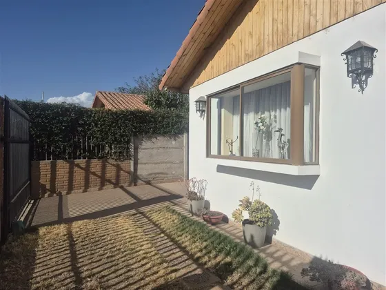 Casa En Venta De 4 Dorm. En Calle Larga Sector Pocuro ,