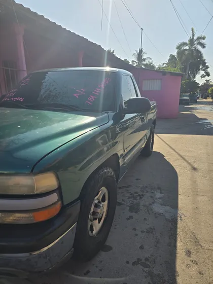 Chevrolet Silverado Pickup Silverado 2500 Custom 5vel Mt