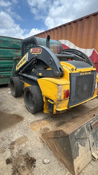 New Holland L223 Modelo 2017 Con Aprox 9.000 Horas De Uso.