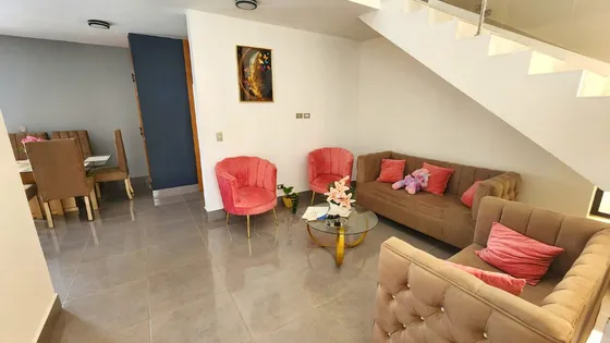 Moderna Villa En Venta En Jarabacoa A Paso Del Pueblo, Amueblada De 2 Niveles