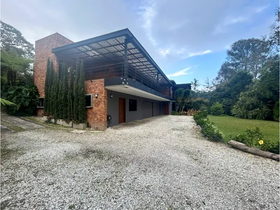Casa Exclusiva E Independiente Para Uso Comercial Sector Llanogrande 
