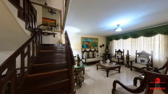 Casa En Venta En Medellín - La Castellana