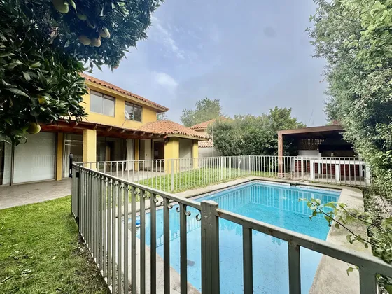 Chamisero En Condominio Cerrado, 3d+3b+escritorio+servicio