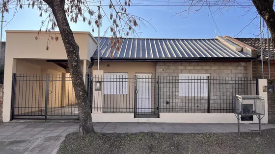 Casa Con 3 Deptos Colón Zona Centro