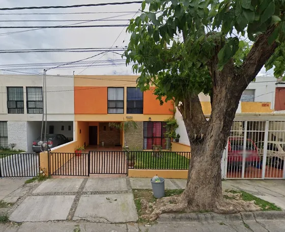 Casa Adjudicada En  Guadalajara, Jalisco  Oportunidad De Inversión