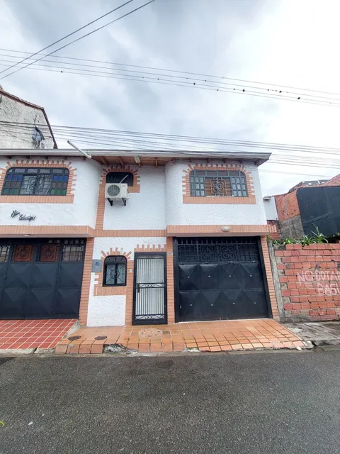Xv, En Venta Casa A Pie De Calle Pueblo Nuevo 