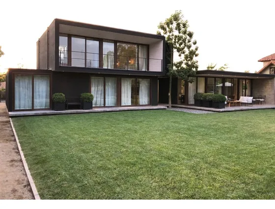 Moderna Casa En Chicureo Con Acceso A Cancha Polo