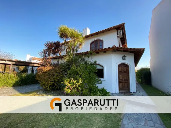 Casa En Venta Con Pileta En Aranjuez Country Club!