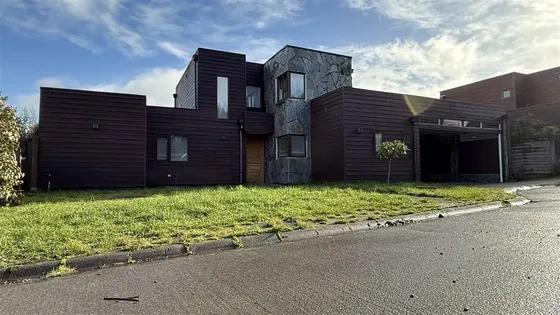 Casa En Venta De 4 Dorm. En Puerto Varas
