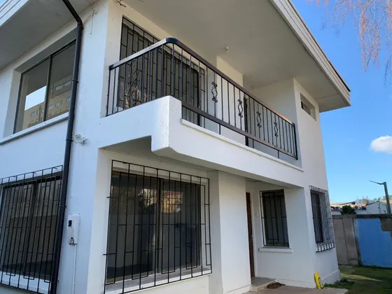 Amplia Casa Remodelada En Venta