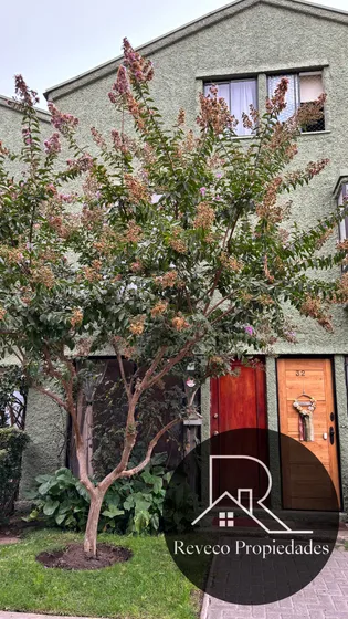 Tu Nuevo Hogar En Quilpué: Casa De 3 Pisos En Condominio Lo