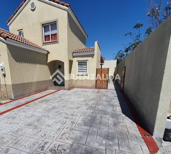 Casa En Venta De 3 Dorm. En San Bernardo