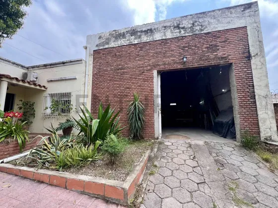 Venta Galpon + Casa 3 Dorm  Barrio Parque Capital