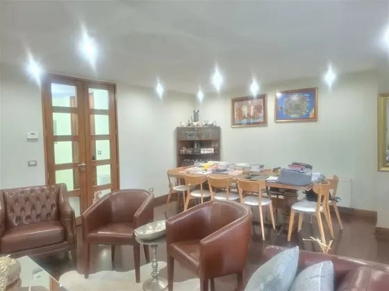 Departamento En Arriendo De 5 Dorm. San Carlos A. Las Condes