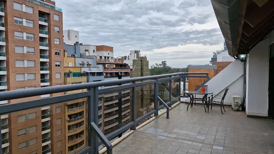 Departamento En Venta De 2 Dormitorios Con Amplia Terreza En Nueva Córdoba - Apto Crédito.