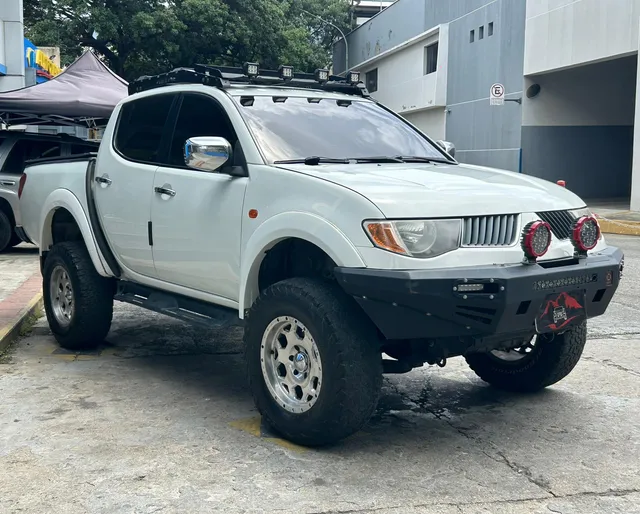 Mitsubishi Montero L200 Sportero