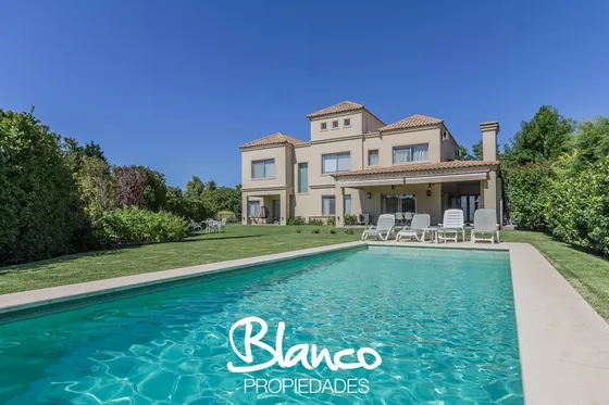 Casa  En Venta En La Lomada, Pilar, G.b.a. Zona Norte