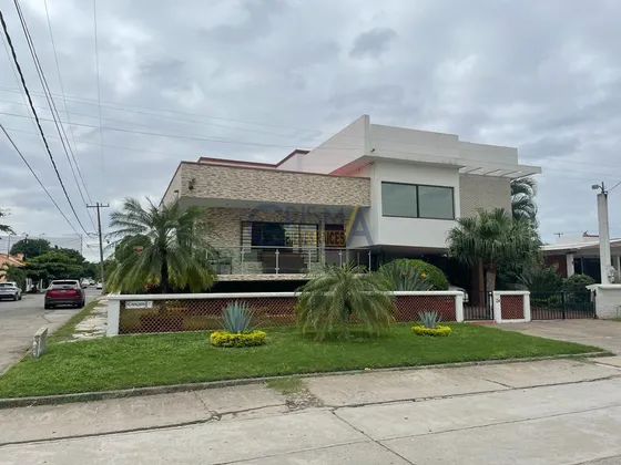 Preciosa Casa Amueblada En Renta En Col. Jardines De Tuxpan