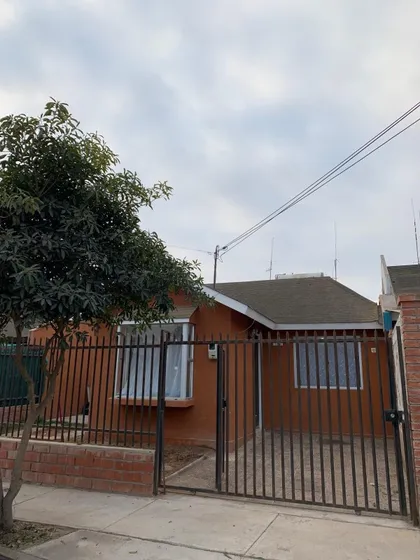 Casa En Venta En Coquimbo: 3d/1b Por Solo 2900 Uf!