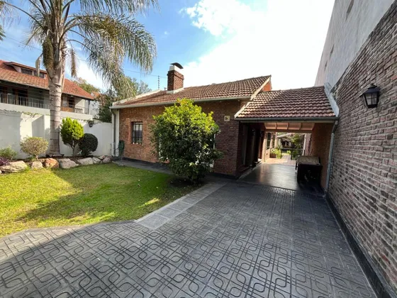 Chalet 5 Amb (hurlingham- Barrio Ingles)