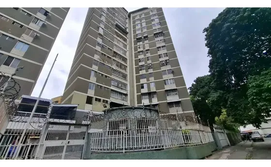 Venta Ph En El Paraiso. Con Potencial Para Acondicionar A Su Gusto