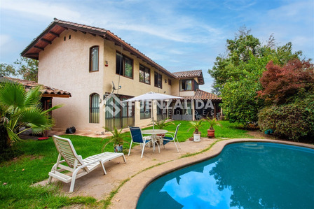Casa En Venta De 6 Dorm. En Vitacura Casa En Venta De 6 Dorm. En Vitacura