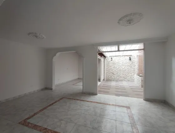 Casa En Arriendo En Avenida Libertadores. Cod A31002