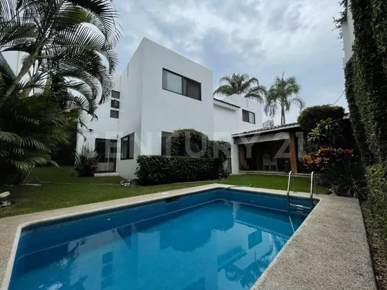 Casa De 4 Recámaras Con Alberca En Condominio Con Seguridad En Amatitlan