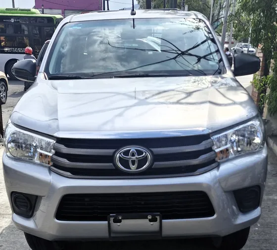 Toyota Hilux 2.7 Cabina Doble Base Mt