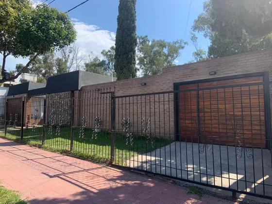 Casa En Venta - 4 Dormitorios 3 Baños - Cochera - 500mts2 - Córdoba