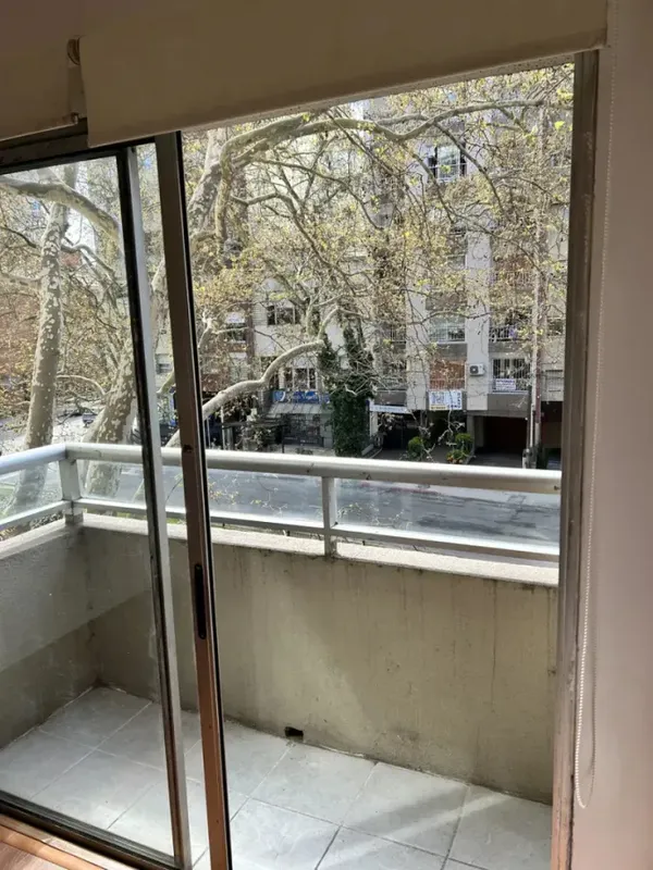 Alquiler De Monoambiente Con Balcón Al Frente Excelente Zona En Pocitos · Foto 1