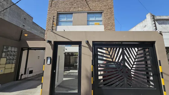 Alquiler De Departamento  2  Amb Edificio Con Ascensor