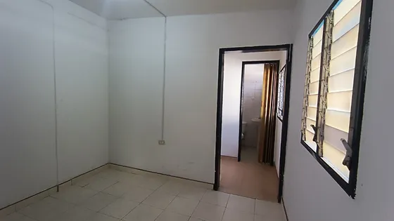 Desireé De Sousa Alquila Local Comercial Zona Centro Barquisimeto, Baños, Tanque, Estacionamiento Para Carga Y Descarga, 120mts, #25-16150